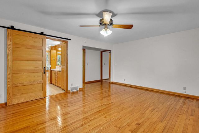 2311 W Kenboern DRIVE, Glendale, WI 53209