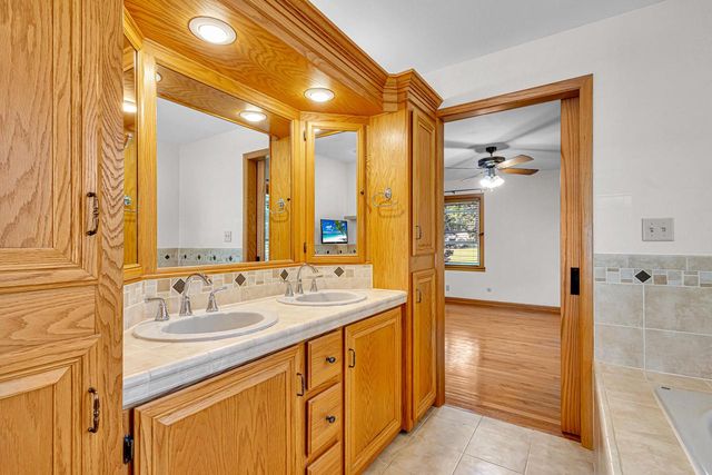 2311 W Kenboern DRIVE, Glendale, WI 53209