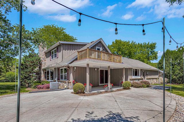 2311 W Kenboern DRIVE, Glendale, WI 53209