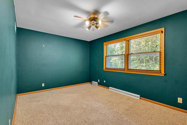 2311 W Kenboern DRIVE, Glendale, WI 53209