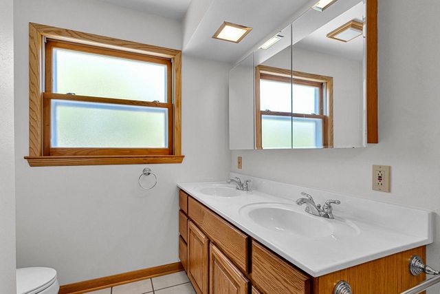 2311 W Kenboern DRIVE, Glendale, WI 53209