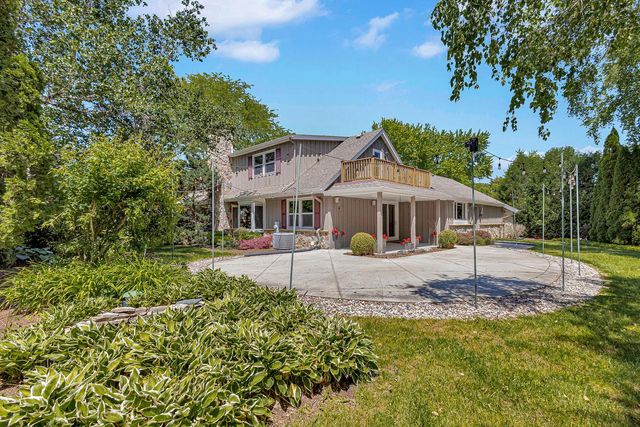 2311 W Kenboern DRIVE, Glendale, WI 53209