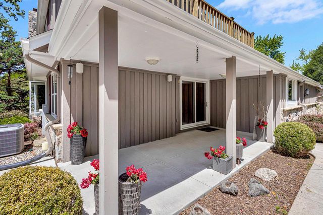 2311 W Kenboern DRIVE, Glendale, WI 53209