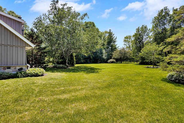 2311 W Kenboern DRIVE, Glendale, WI 53209