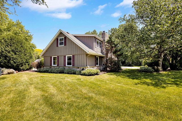 2311 W Kenboern DRIVE, Glendale, WI 53209
