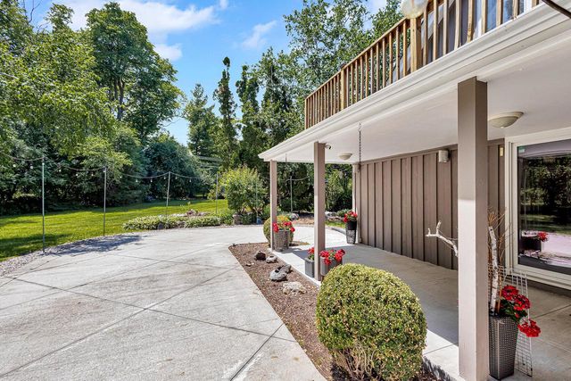 2311 W Kenboern DRIVE, Glendale, WI 53209