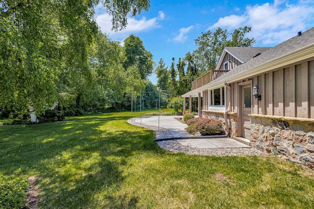 2311 W Kenboern DRIVE, Glendale, WI 53209
