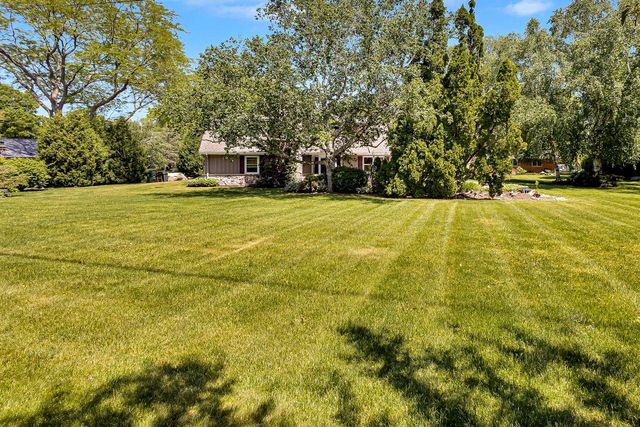 2311 W Kenboern DRIVE, Glendale, WI 53209