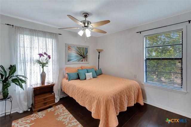 1106 W Jefferson Avenue, Port O'connor, TX 77982