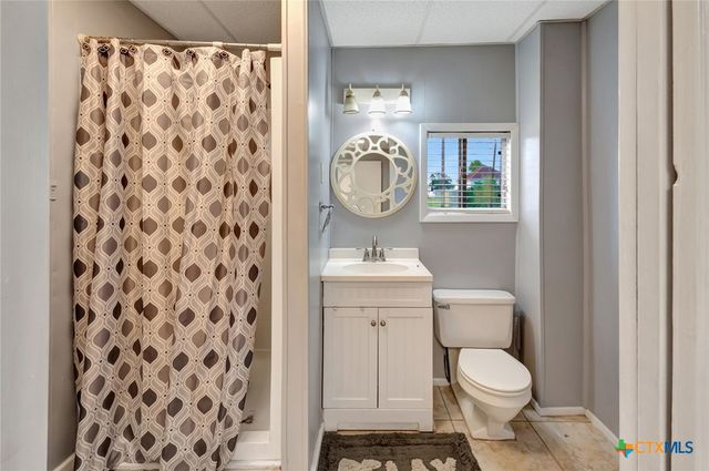 1106 W Jefferson Avenue, Port O'connor, TX 77982