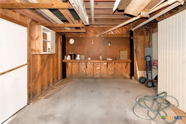 1106 W Jefferson Avenue, Port O'connor, TX 77982