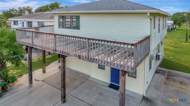 1106 W Jefferson Avenue, Port O'connor, TX 77982