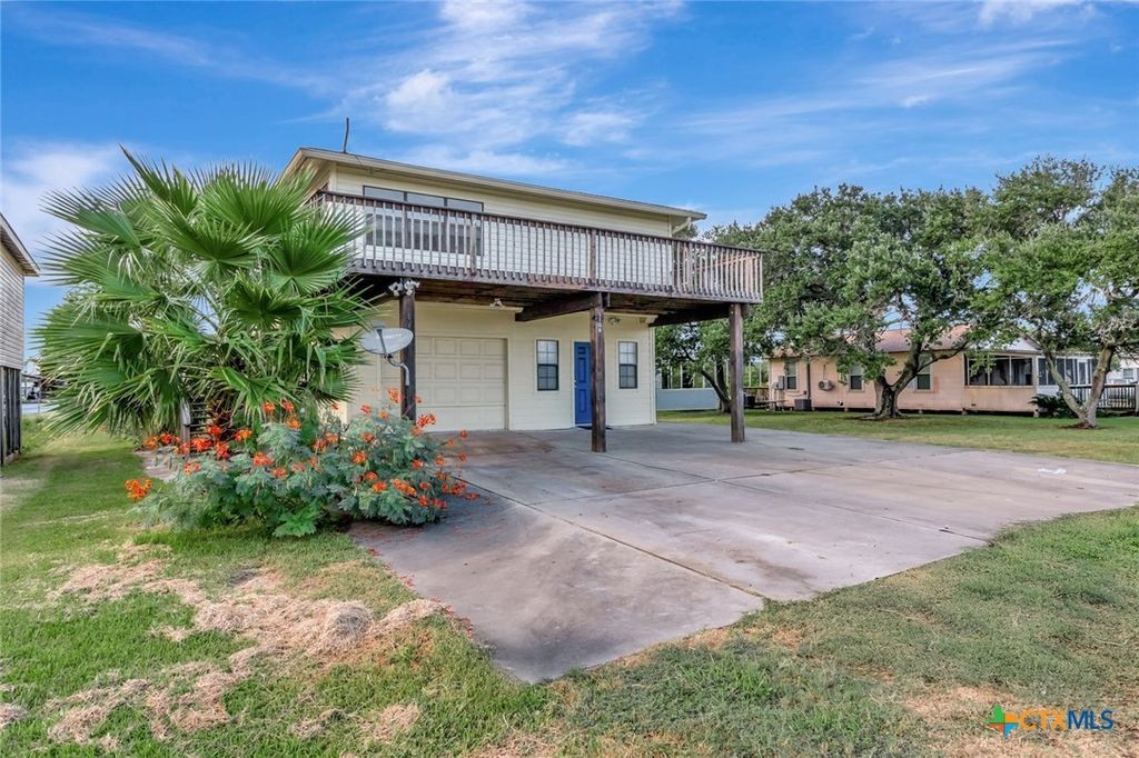 1106 W Jefferson Avenue, Port O'connor, TX 77982