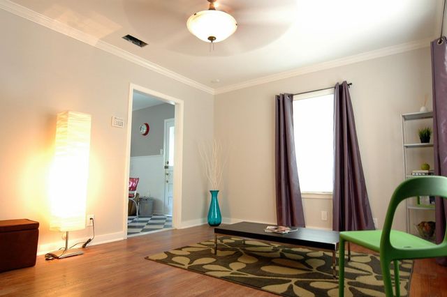 409 W Croslin ST, Austin, TX 78752