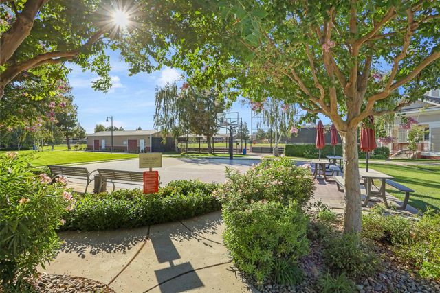 1316 Maple Valley St, Manteca, CA 95336