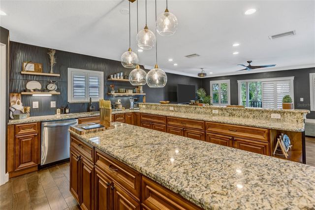 6812 S KISSIMMEE STREET, Tampa, FL 33616