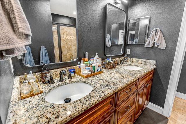 6812 S KISSIMMEE STREET, Tampa, FL 33616