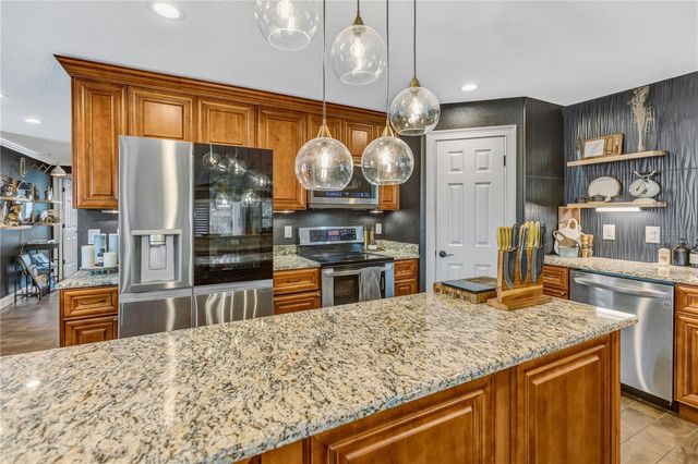 6812 S KISSIMMEE STREET, Tampa, FL 33616