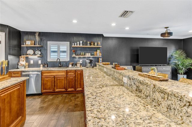 6812 S KISSIMMEE STREET, Tampa, FL 33616