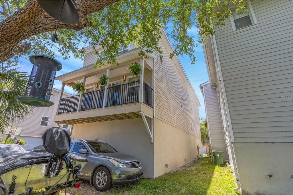 Image 45 of property listing at 6812 S KISSIMMEE STREET, Tampa, FL 33616