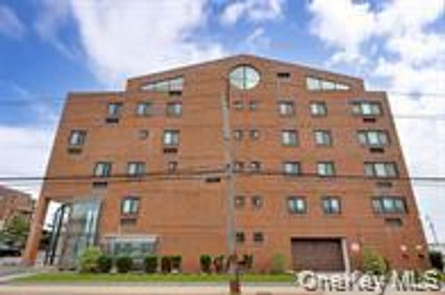 750 Broadway W 3M, Long Beach, NY 11561