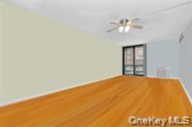 750 Broadway W 3M, Long Beach, NY 11561