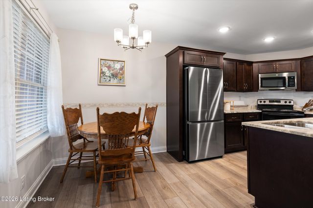 6713 Eagle Wood Dr, Louisville, KY 40272