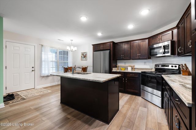 6713 Eagle Wood Dr, Louisville, KY 40272