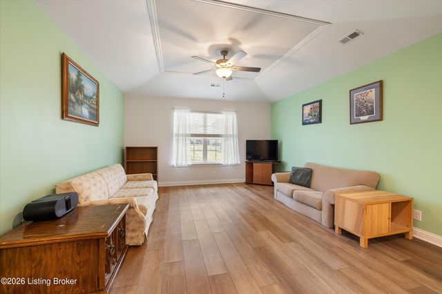 6713 Eagle Wood Dr, Louisville, KY 40272