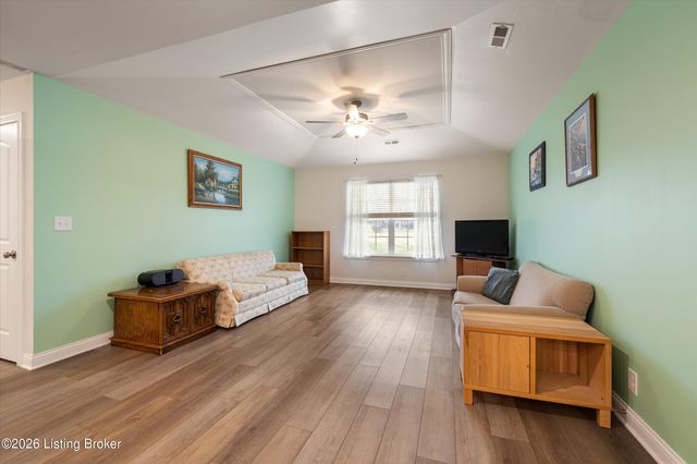 6713 Eagle Wood Dr, Louisville, KY 40272