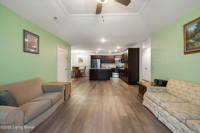 6713 Eagle Wood Dr, Louisville, KY 40272