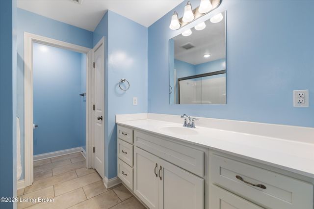 6713 Eagle Wood Dr, Louisville, KY 40272