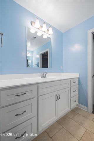 6713 Eagle Wood Dr, Louisville, KY 40272