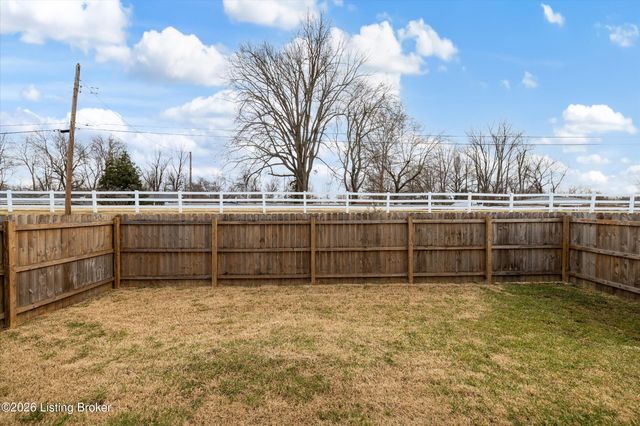 6713 Eagle Wood Dr, Louisville, KY 40272