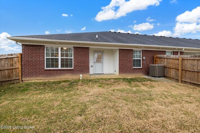 6713 Eagle Wood Dr, Louisville, KY 40272