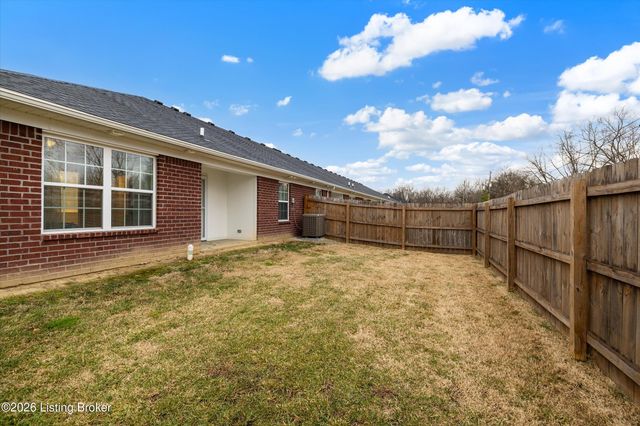 6713 Eagle Wood Dr, Louisville, KY 40272