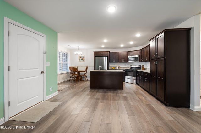 6713 Eagle Wood Dr, Louisville, KY 40272