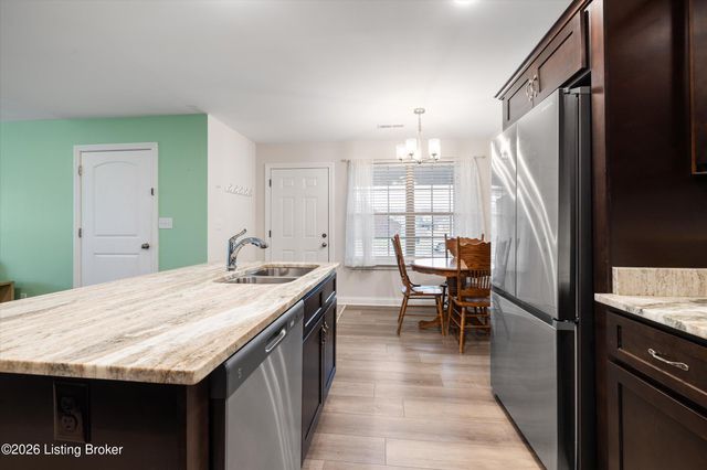 6713 Eagle Wood Dr, Louisville, KY 40272