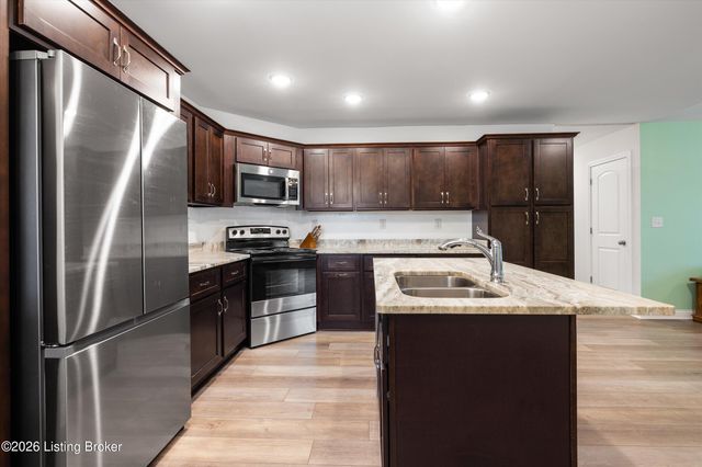 6713 Eagle Wood Dr, Louisville, KY 40272