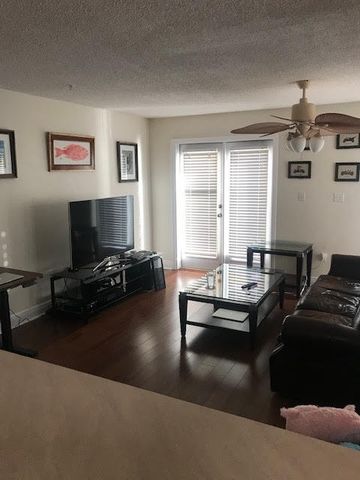 1409 W Highway 98, UNIT 103, Mary Esther, FL 32569