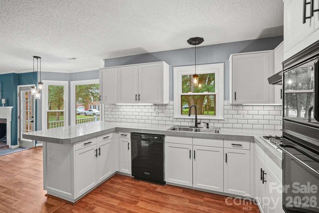 612 Grays Creek Lane, Charlotte, NC 28214