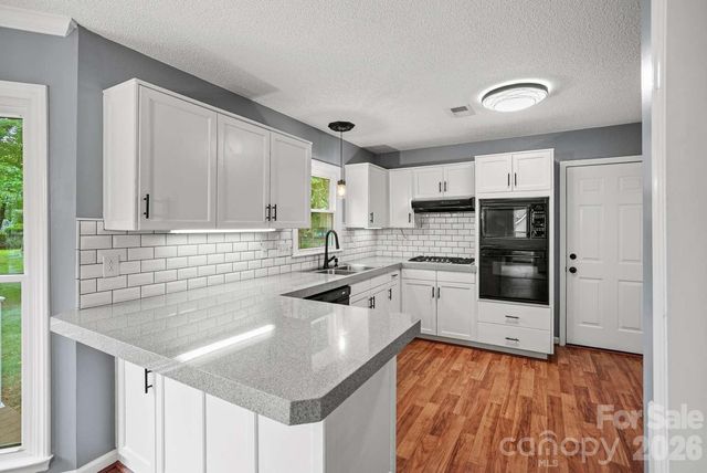 612 Grays Creek Lane, Charlotte, NC 28214