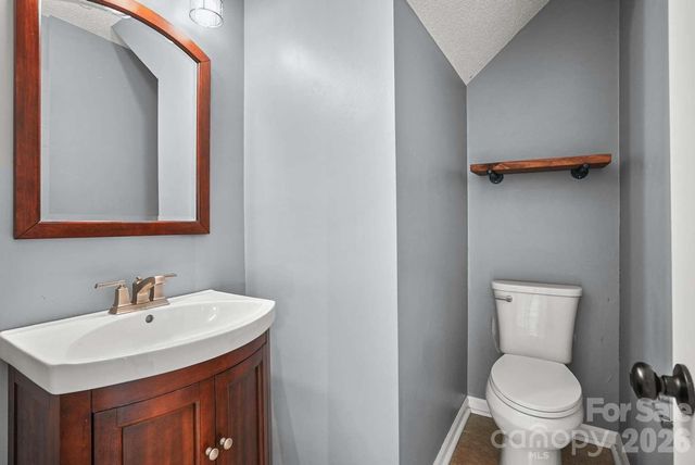 612 Grays Creek Lane, Charlotte, NC 28214