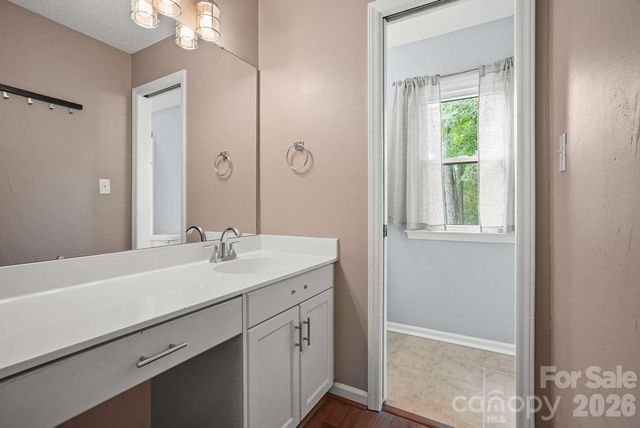 612 Grays Creek Lane, Charlotte, NC 28214