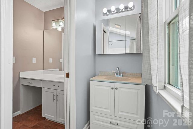 612 Grays Creek Lane, Charlotte, NC 28214