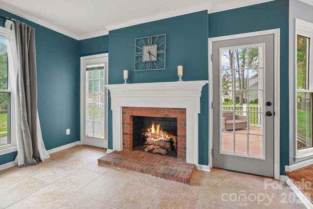 612 Grays Creek Lane, Charlotte, NC 28214