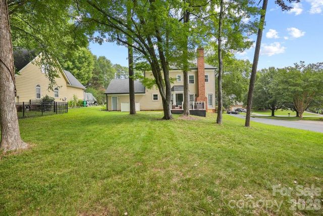 612 Grays Creek Lane, Charlotte, NC 28214