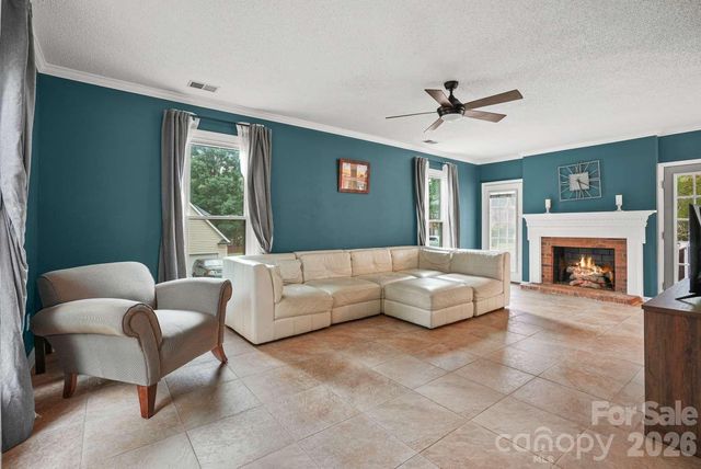 612 Grays Creek Lane, Charlotte, NC 28214