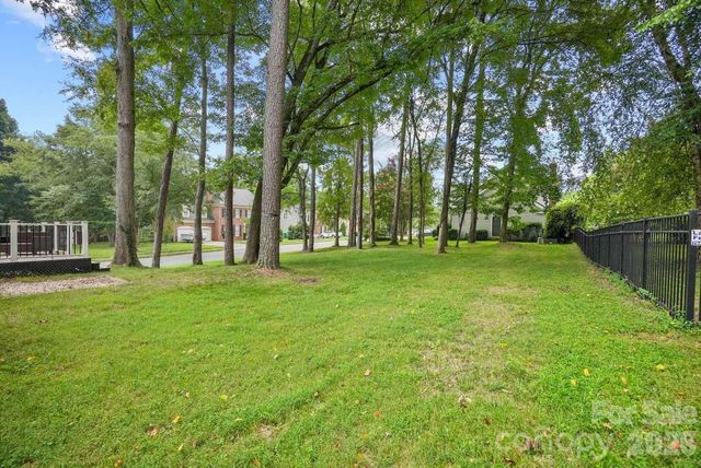 612 Grays Creek Lane, Charlotte, NC 28214