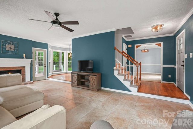 612 Grays Creek Lane, Charlotte, NC 28214